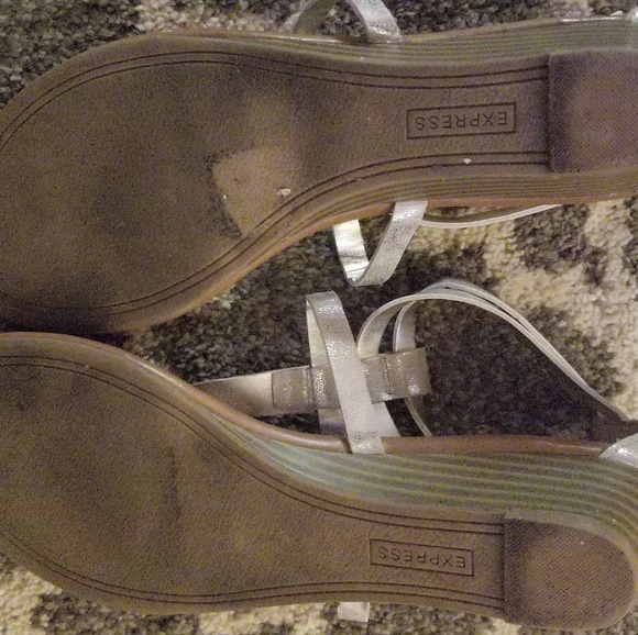 EXPRESS Champagne Shimmer Sandals - Picture 4 of 4